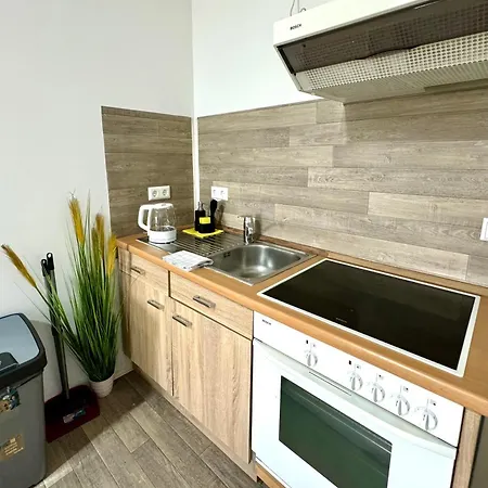 Studio-apartments Am Hildesheimer Hauptbahnhof Mit Kueche, Bad, Elektrischen Tuercodes, Wlan, Tv, Parken Apartment